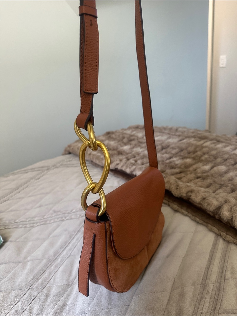 Vince Camuto Two-Tone Cognac Saddle Crossbody with Gold Chain Accent - Picture 2 of 6